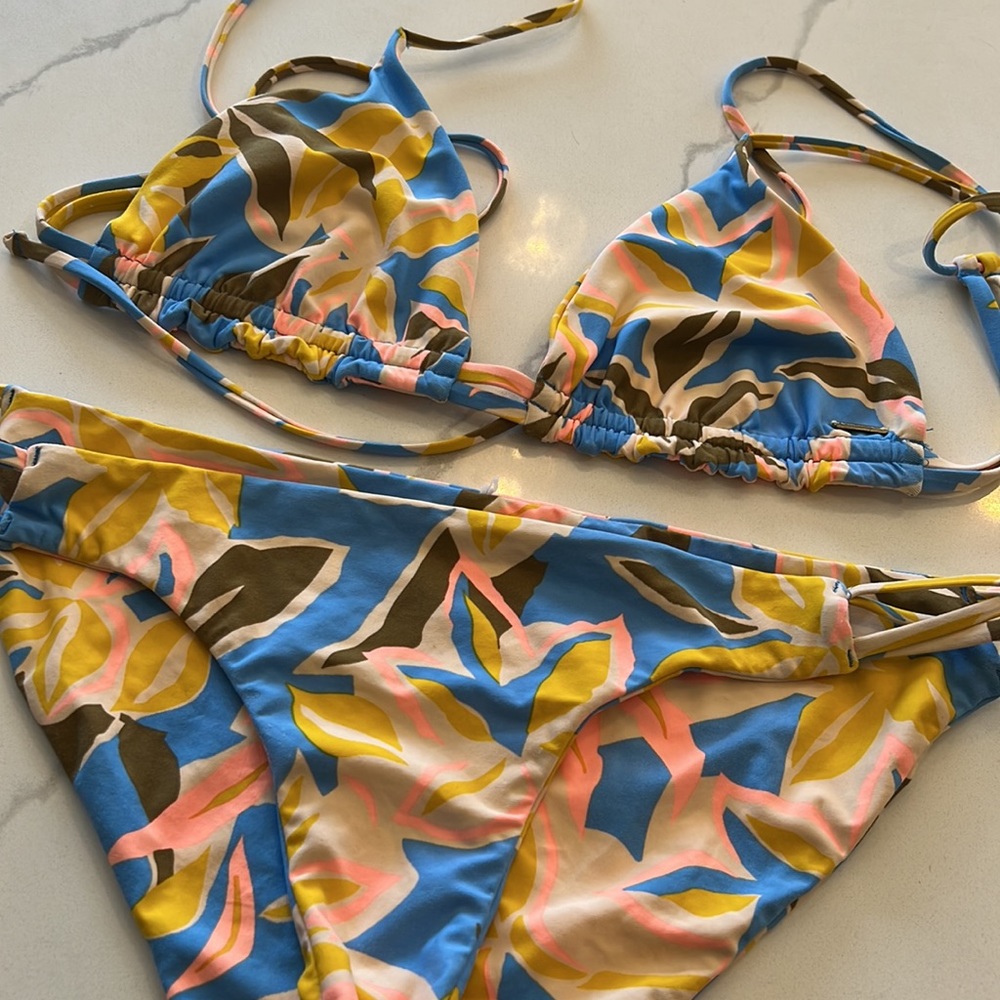 Volcom Bikini Set - image 2
